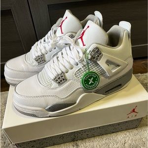 Jordan 4s Retro Oreos size 10.5